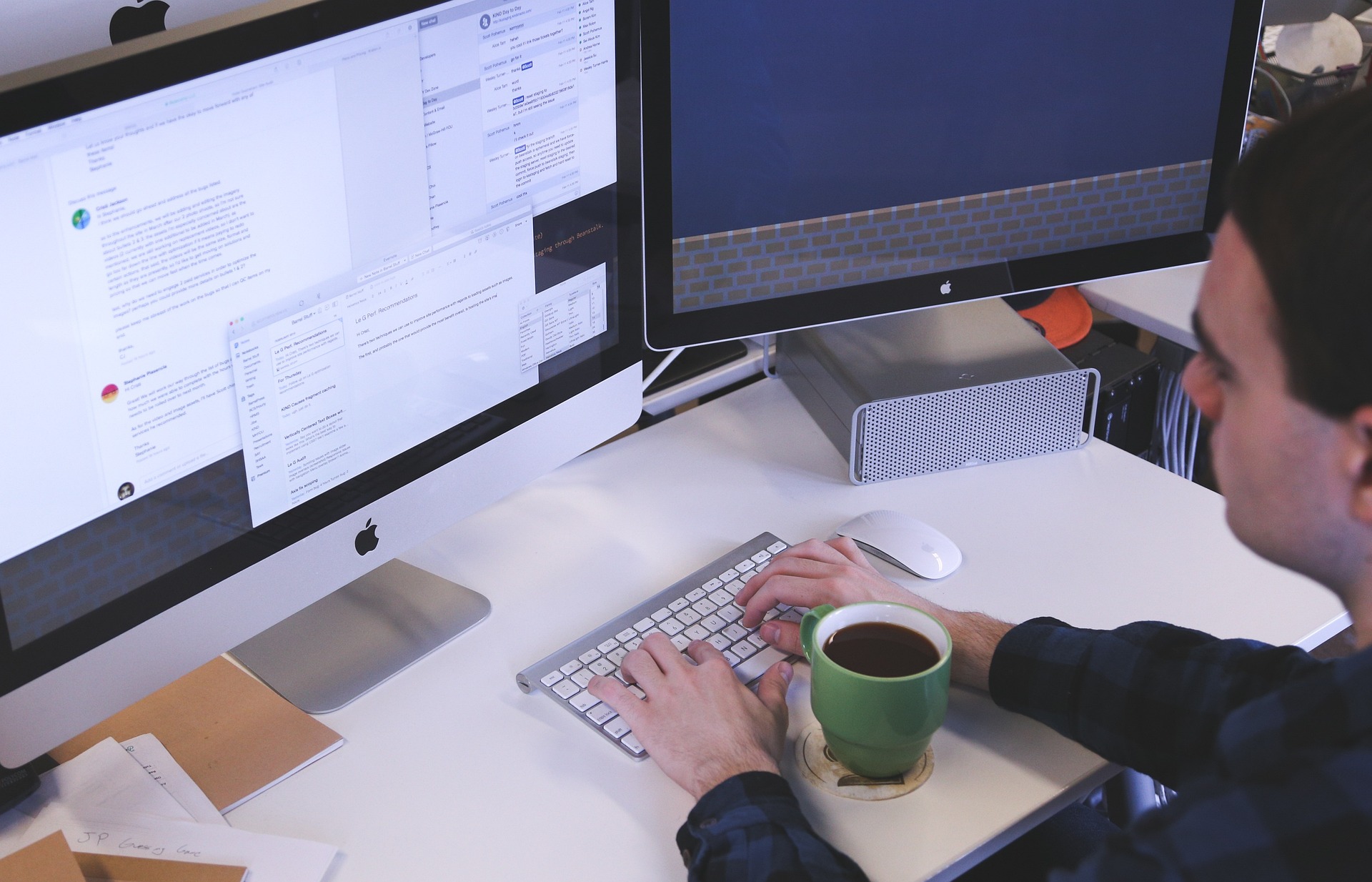 IT-Team bei der Zusammenarbeit